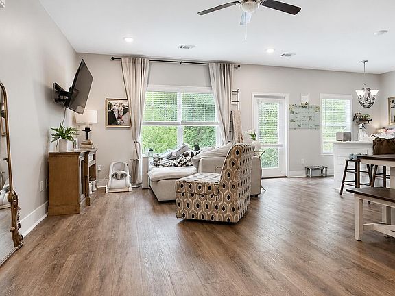 4th image of 65 Greyfield Dr
