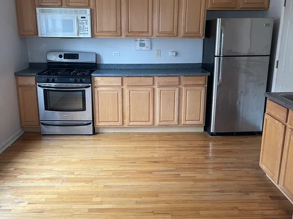 850 E 82nd St APT 3, Chicago, IL 60619