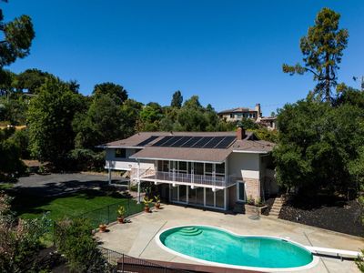 517 Outlook Dr, Los Altos, CA, 94024