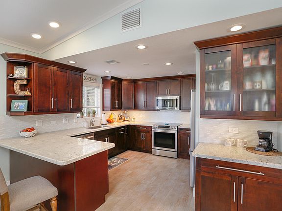 4th image of 259 S Coconut Palm Blvd