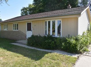 212 S Mayfair Dr, Saukville, WI 53080