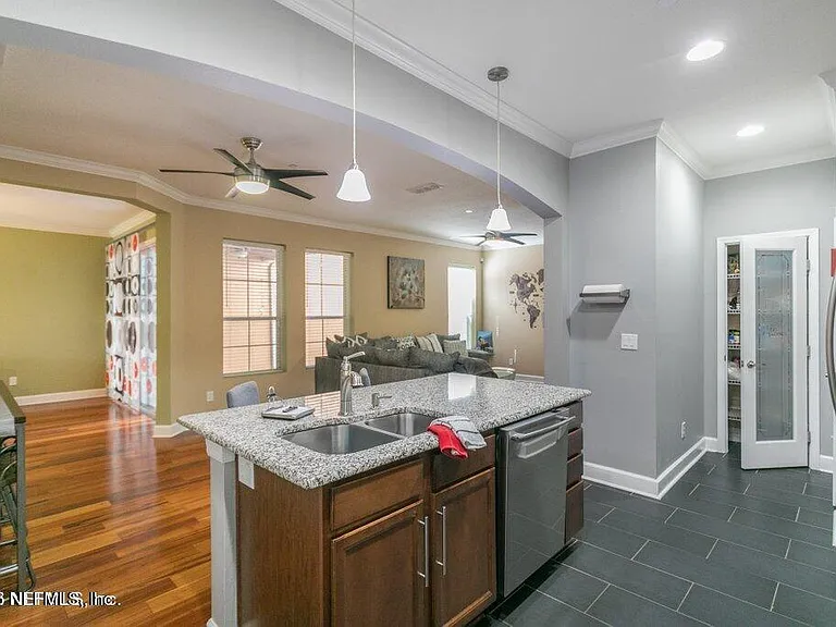 6217 Eclipse Cir — Photo 25