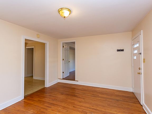 5th image of 1121 W Knox St