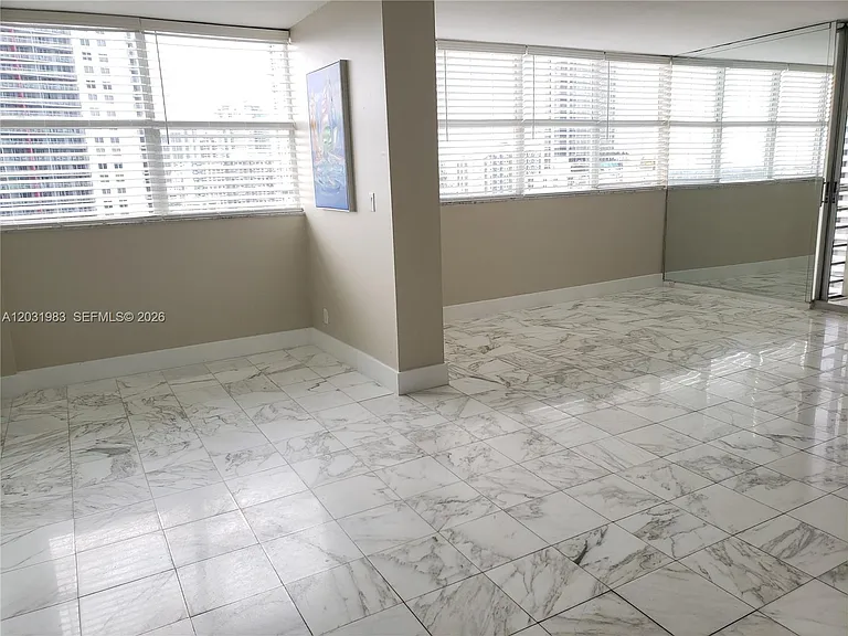 100 Golden Isles Dr #Penthouse 7 — Photo 4