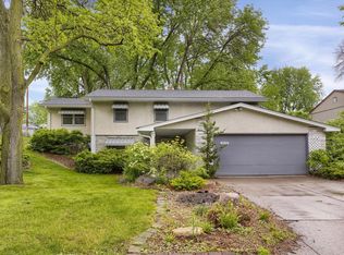 2772 Fernwood St, Roseville, MN 55113