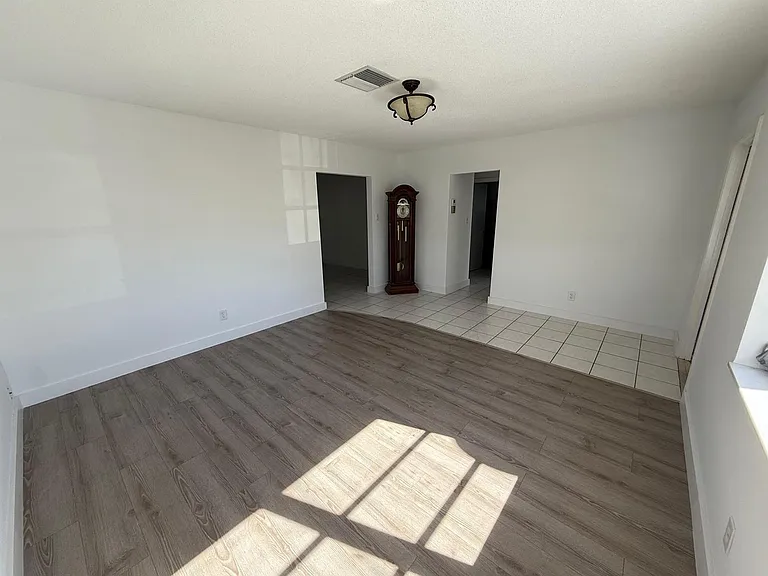 6805 NW 75th Dr — Photo 5