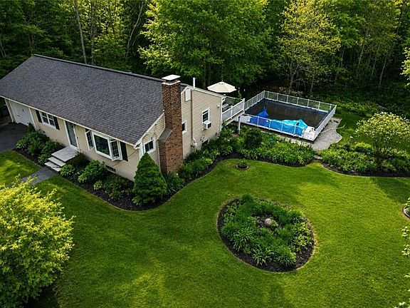 2nd image of 422 Rockland Rd