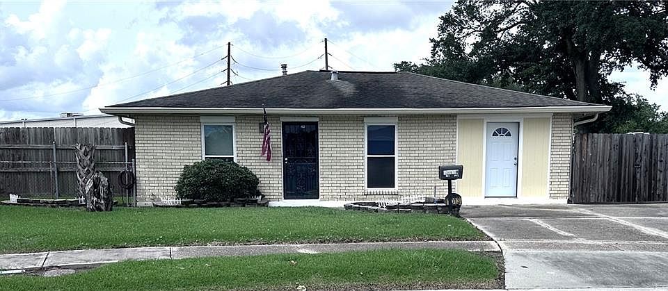 1st image of 1013 Sandalwood Dr