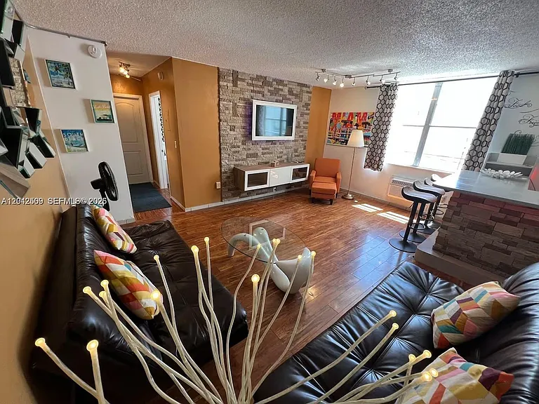 713 Collins Ave #39 — Photo 5