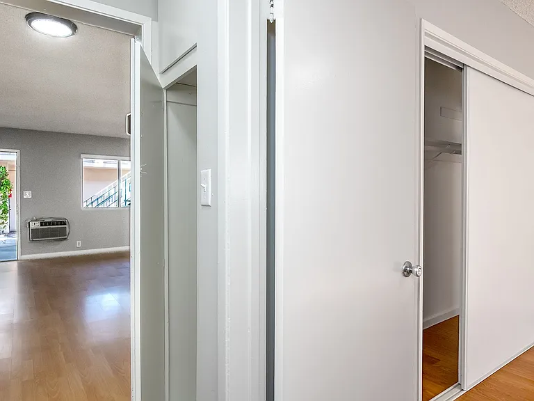 1066 Spazier Ave — Photo 15