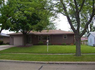 2100 Leness Ln, Crest Hill, IL 60403