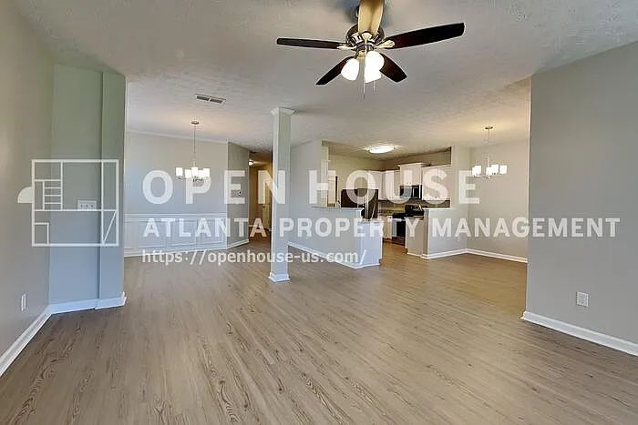 3 bed, 2.0 bath, 1727 sqft, $2,050 — Photo 4