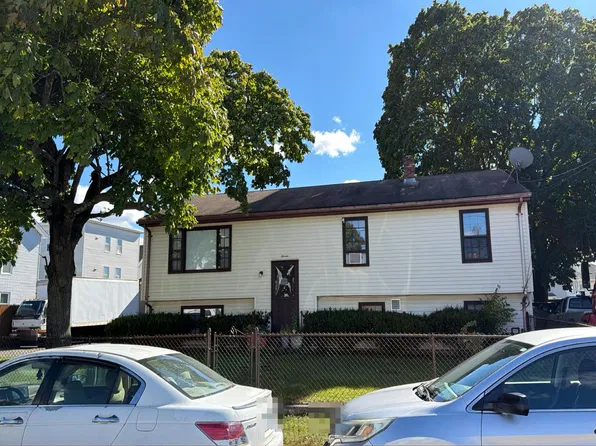 11 Rock Ave, Pawtucket, RI 02861