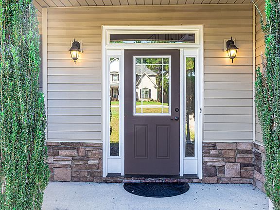 4th image of 1266 Coachman Way
