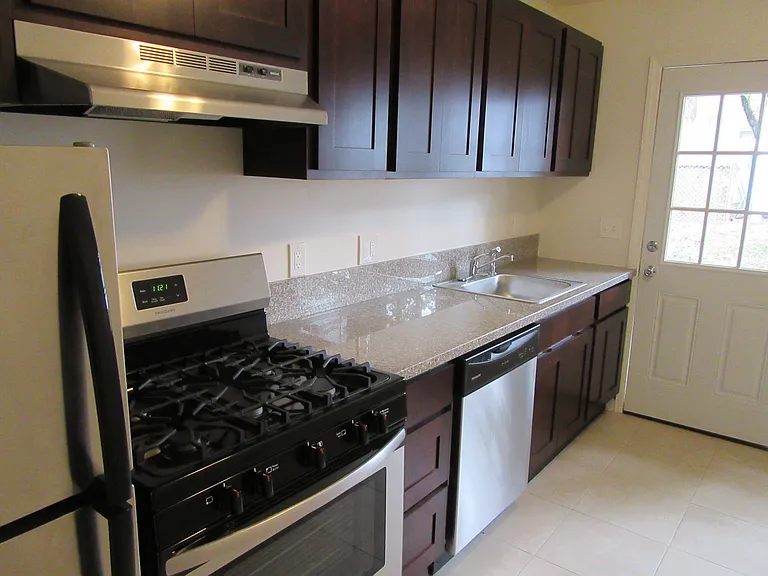 Lincoln Gardens Apartments — Photo 17