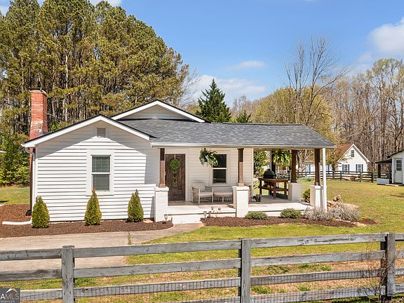 2nd image of 3020 Spot Rd