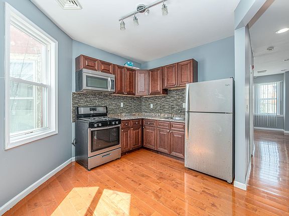 5th image of 639 S 56th St #2