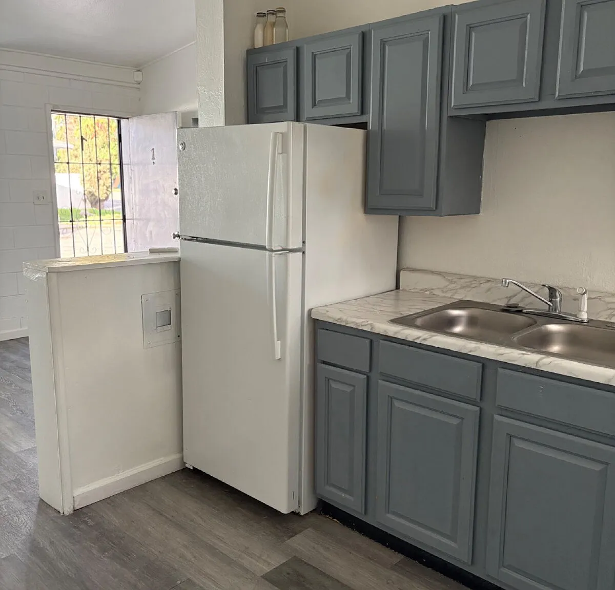 2 bed, 1.0 bath, $1,300 — Photo 1