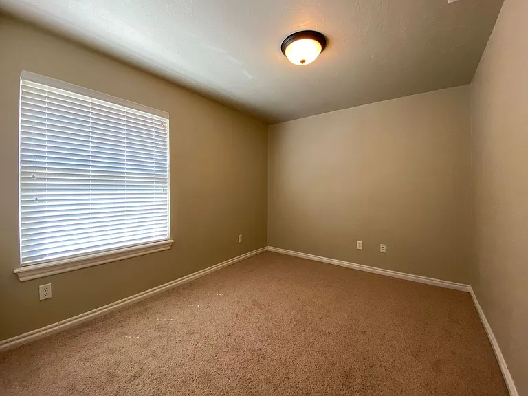 3017 Line Dr — Photo 3
