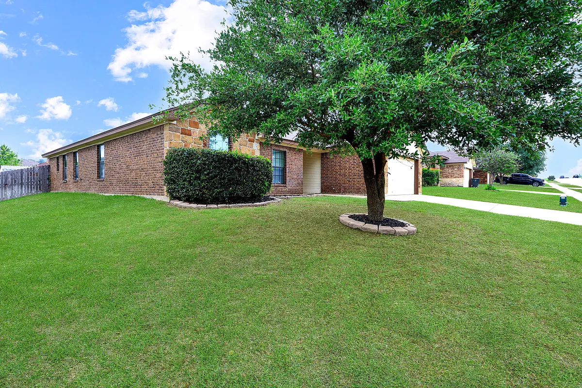 Building Photo - 2506 Traditions Dr