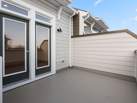 3rd image of 602 Watermans Dr
