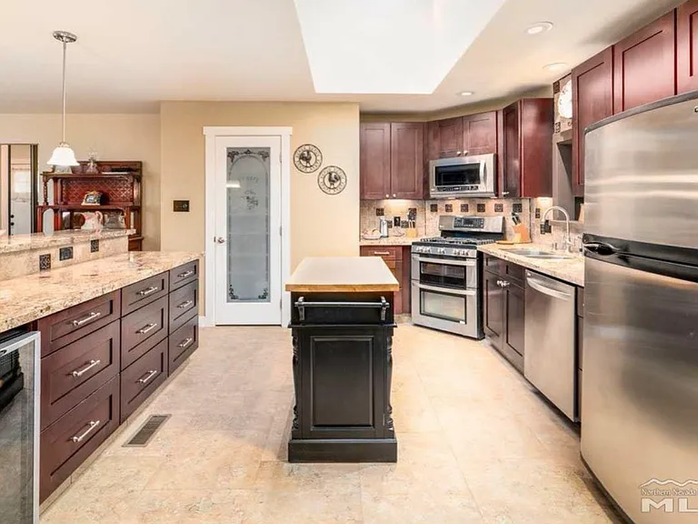 5940 Foxtail Dr — Photo 2