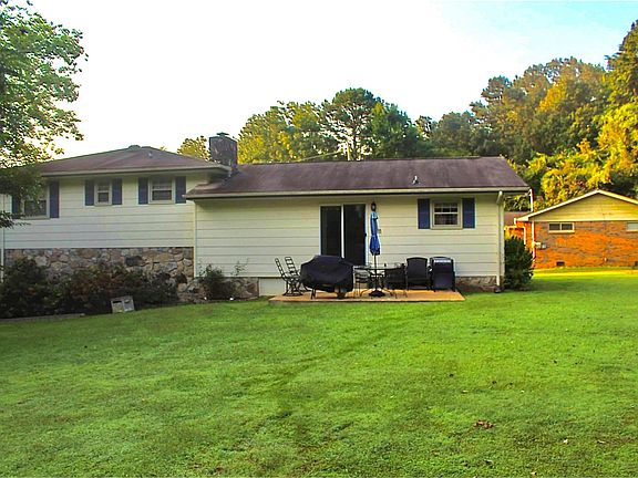 3rd image of 3403 Crabtree Dr