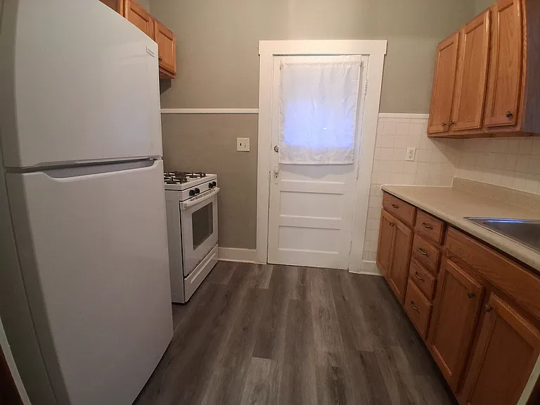 926 Dueber Ave SW #A — Photo 2