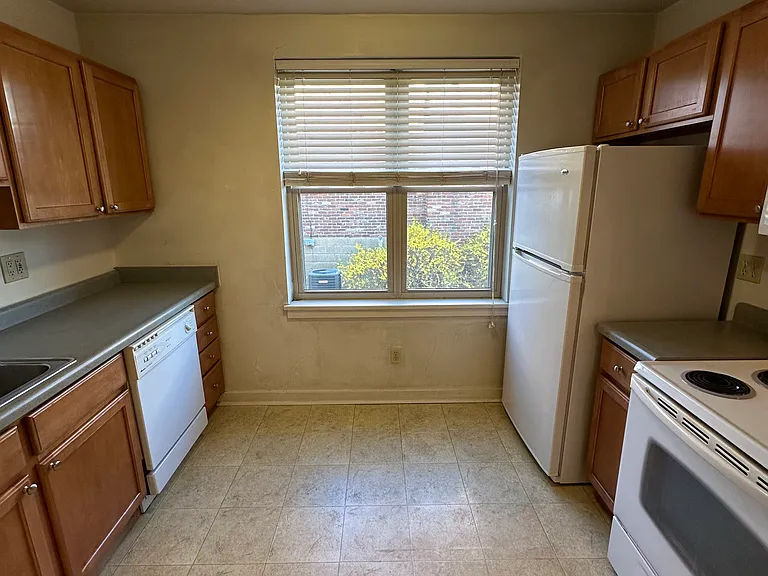 312 McCully St #1 — Photo 7