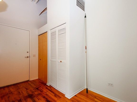 3rd image of 1934 N Washtenaw Ave APT 102
