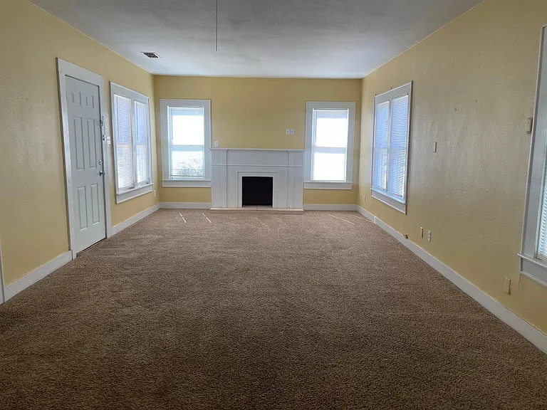 421 Kirkwood St — Photo 2