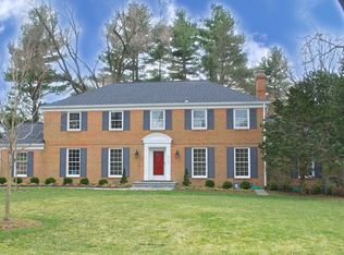 8229 Riding Ridge Pl, Mc Lean, VA 22102