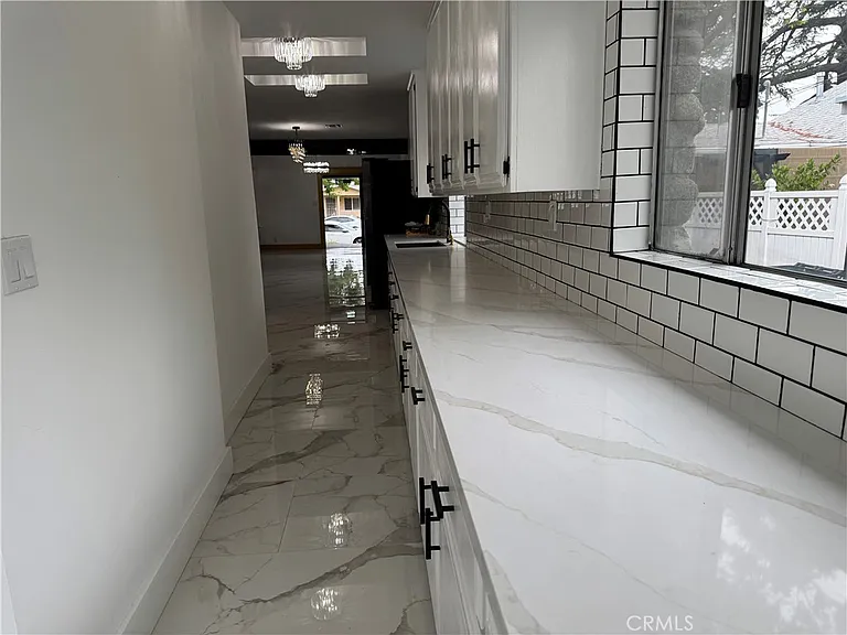 310 Alexander St — Photo 26