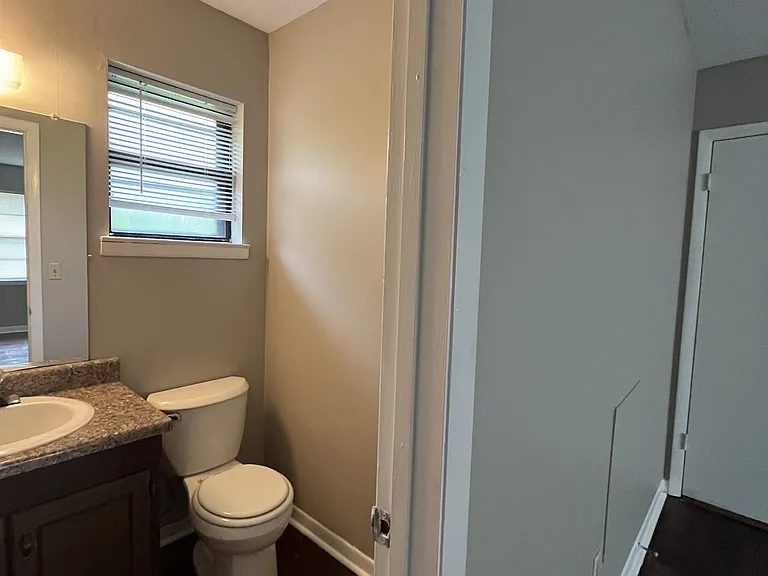 380 Gordon Dr — Photo 2