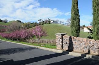 2nd image of 10 Oak Rock Ln