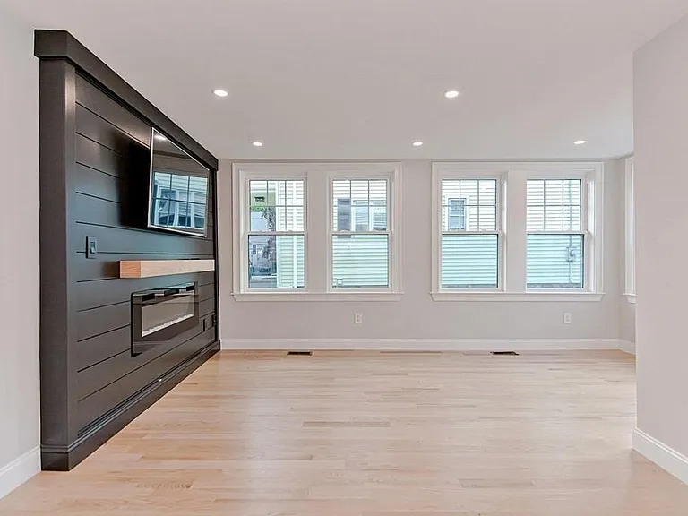 64 Crescent St #1 — Photo 14