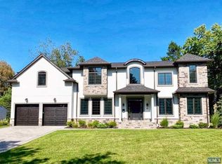 99 Stonehurst Dr, Tenafly, NJ 07670