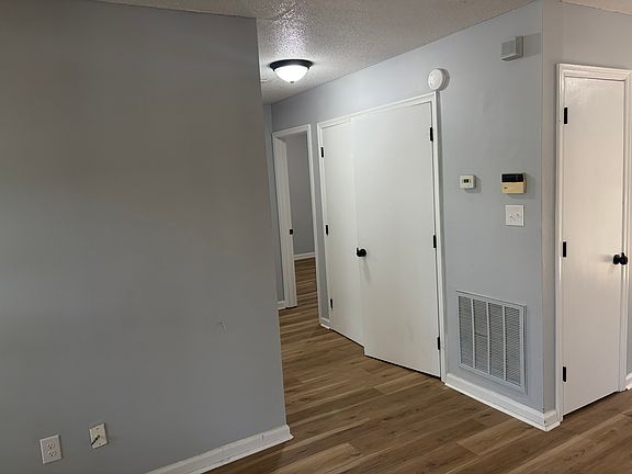 3rd image of 839 Barringer Dr