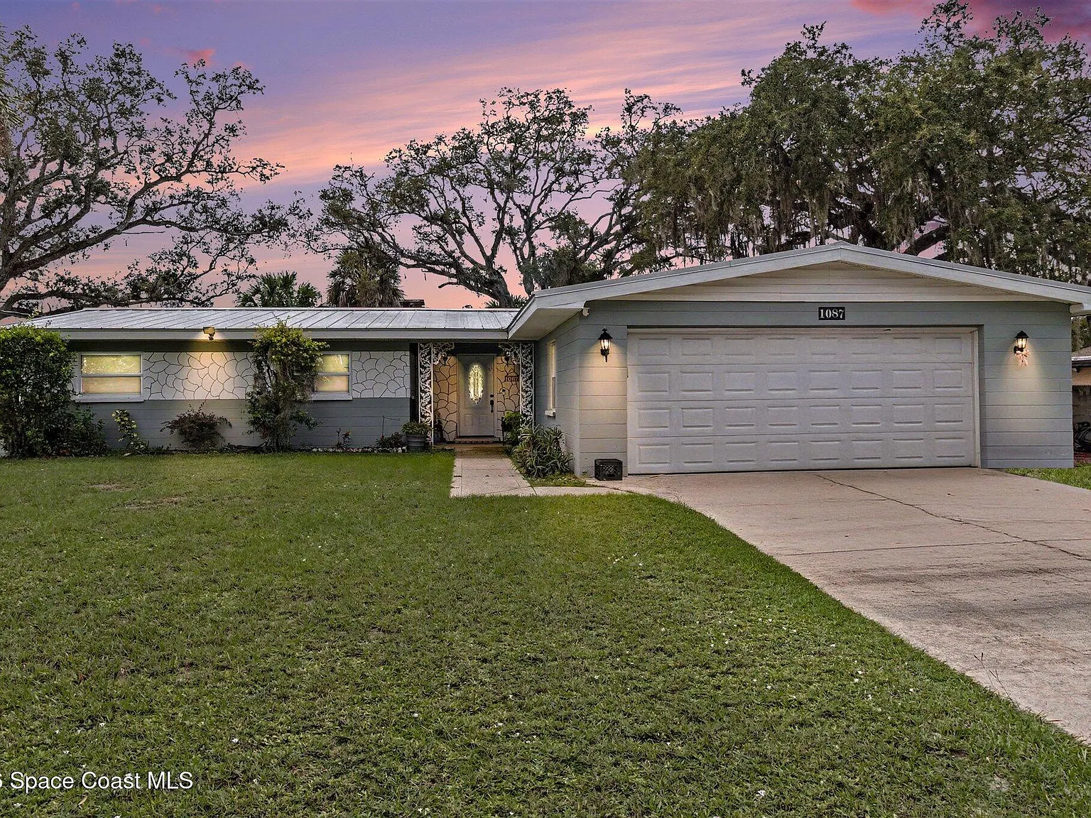 4 bed, 2.0 bath, 1714 sqft, $2,300 — Photo 1