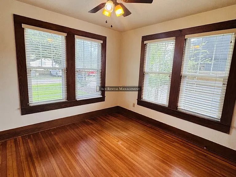 1502 Dallas St — Photo 13