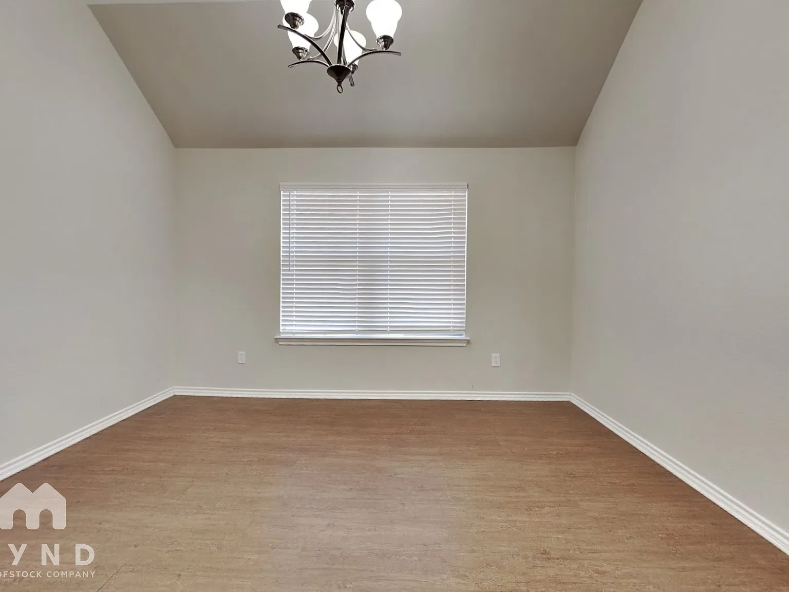 4 bed, 2.0 bath, 1905 sqft, $2,235 — Photo 4