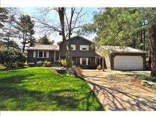 1 Pocahontas Ln, Attleboro, MA 02703