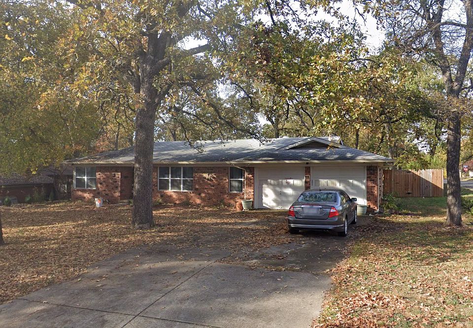 1st image of 850 Vine St