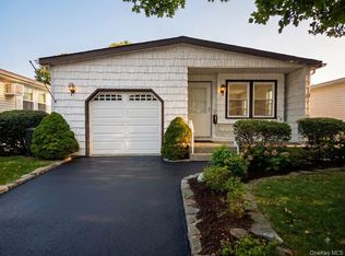162 Village Circle W, Manorville, NY 11949