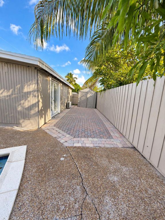1500 NE 42ND Court, photo 7