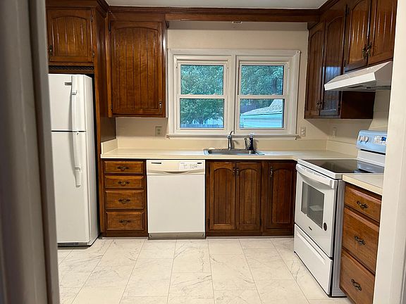 5th image of 307 Crittenden Ln