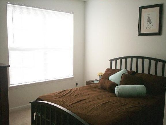 5th image of 2383 Colfax Ln
