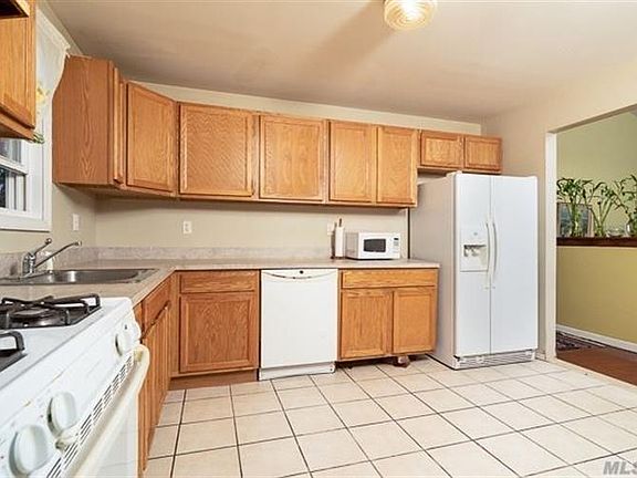 5th image of 122 E Pennywood Ave