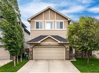 107 E Everwoods Park SW, Calgary, AB T2Y0G3
