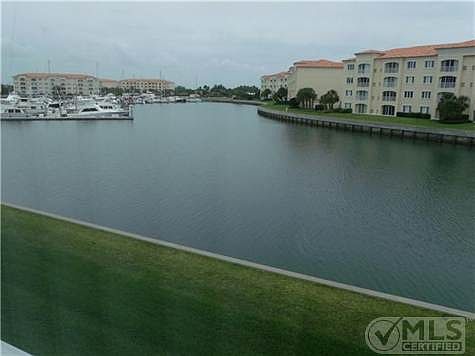 4th image of 17 Harbour Isle Dr #205